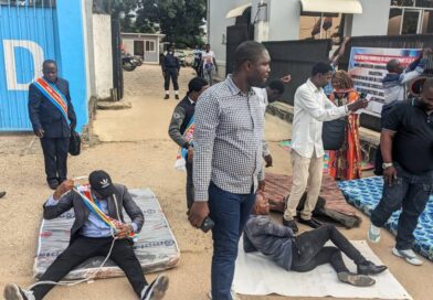 Kisangani : arrestation de trois conseillers communaux lors d’une manifestation devant le bureau du gouverneur, le collectif national dénonce la violation de la loi et exige leur libération