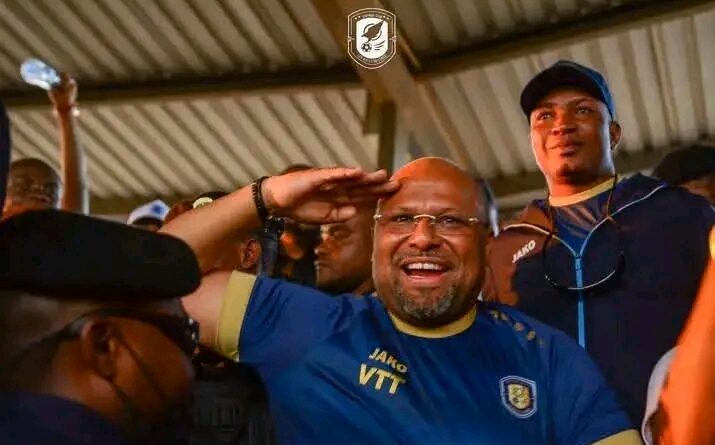 Vidiyé Tshimanga quitte la politique et se consacre au football