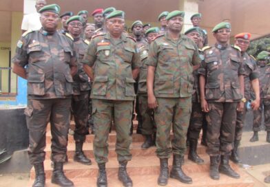 Sud-Kivu : à Uvira le nouveau commandant de 33 ème région militaire, le général de Brigade Mwaku Mbuluku Daniel a visité l’État Major du secteur des opérations Sokola 2 SUD pour évaluer la situation de cette zone opérationnelle