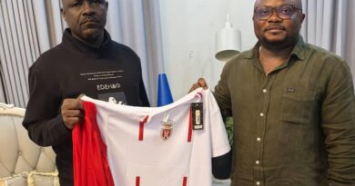 Football : Maître Donald Kabasele offre à son équipe, AS Saint Luc, un nouvel entraîneur, Kapende Mayimona, pour améliorer l’experience de ses joueurs