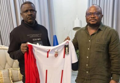 Football : Maître Donald Kabasele offre à son équipe, AS Saint Luc, un nouvel entraîneur, Kapende Mayimona, pour améliorer l’experience de ses joueurs
