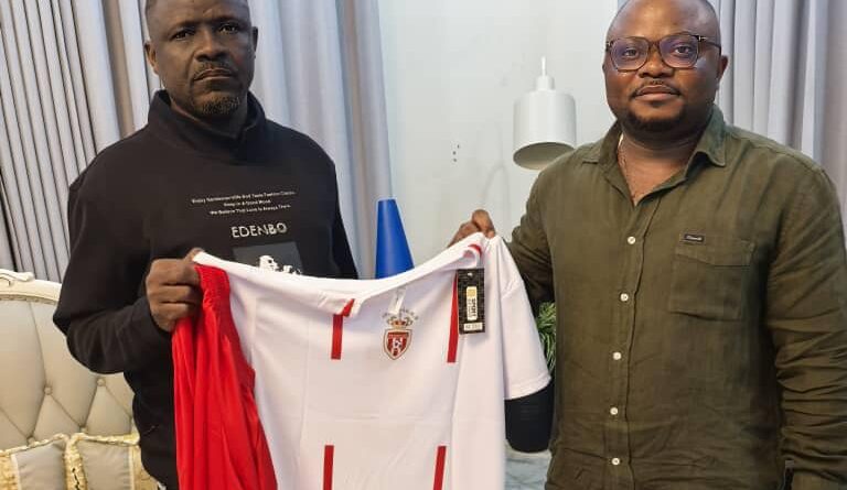 Football : Maître Donald Kabasele offre à son équipe, AS Saint Luc, un nouvel entraîneur, Kapende Mayimona, pour améliorer l’experience de ses joueurs