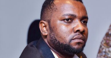 EXETAT 2025 : « CHERS DIPLÔMÉS, CÉLÉBREZ AVEC DISCERNEMENT… LE DEHORS EST RISQUÉ »[NOEL NZOGU, Acteur social]