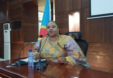 Kinshasa : l’Ex Ministre, Catherine Kathungu Furaha exhorte les jeunes à cultiver le travail bien fait lors d’une conférence sur la Paix