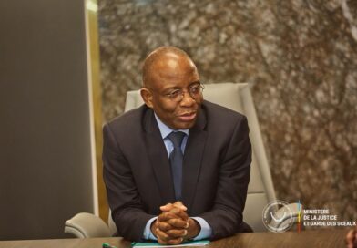RDC :  Le Ministre d’etat en charge de la justice et garde des sceaux Guillaume Ngefa Atondoko Andali a accordé plusieurs audiences dans son cabinet de travail