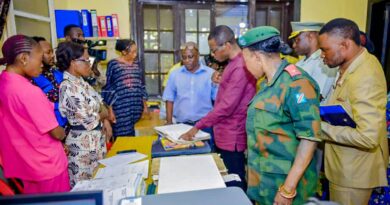 Défense nationale : le ministre délégué Eliezer Ntambwe annonce un audit de la gestion des biens des anciens combattants