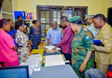 Défense nationale : le ministre délégué Eliezer Ntambwe annonce un audit de la gestion des biens des anciens combattants