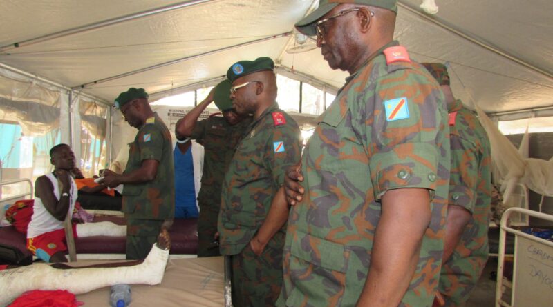 Sud-Kivu : le Chef d’État-Major général des FARDC réconforte les militaires blessés à Uvira