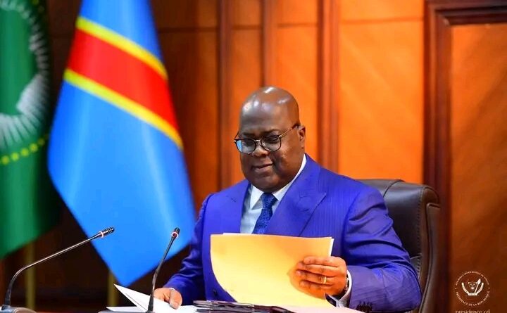Travailler d’abord sur le territoire national avant l’étranger : Félix Tshisekedi ne veut plus de missions extérieures pour ses troupes. Travailler d’abord sur le territoire national avant l’étranger : Félix Tshisekedi ne veut plus de missions extérieures pour ses troupes.