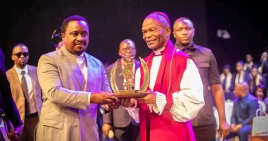 Appel à l’unité nationale : Benjamin Sekimonyo salue l’investiture de l’Archevêque Ejiba Ya Mapia, voix d’unité et de réconciliation, à la tête de l’Église de Réveil du Congo