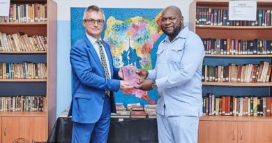 Diplomatie culturelle : l’Ukraine renforce sa coopération avec la RDC à travers un don d’ouvrages au Centre culturel congolais Le Zoo