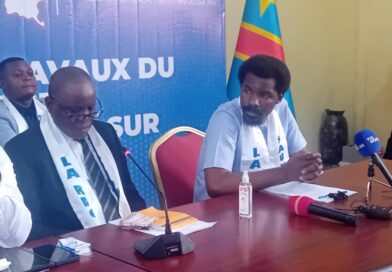 Éventuel 3e mandat de Tshisekedi :  » Après 32 ans de dictature…la RDC n&rsquo;acceptera plus jamais une nouvelle dictature ni la personnification du pouvoir  » (Michel Mwika)