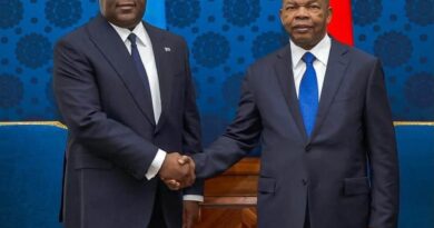 Luanda : Félix Tshisekedi échange avec João Lourenço avant un sommet consacré à la paix et au droit international